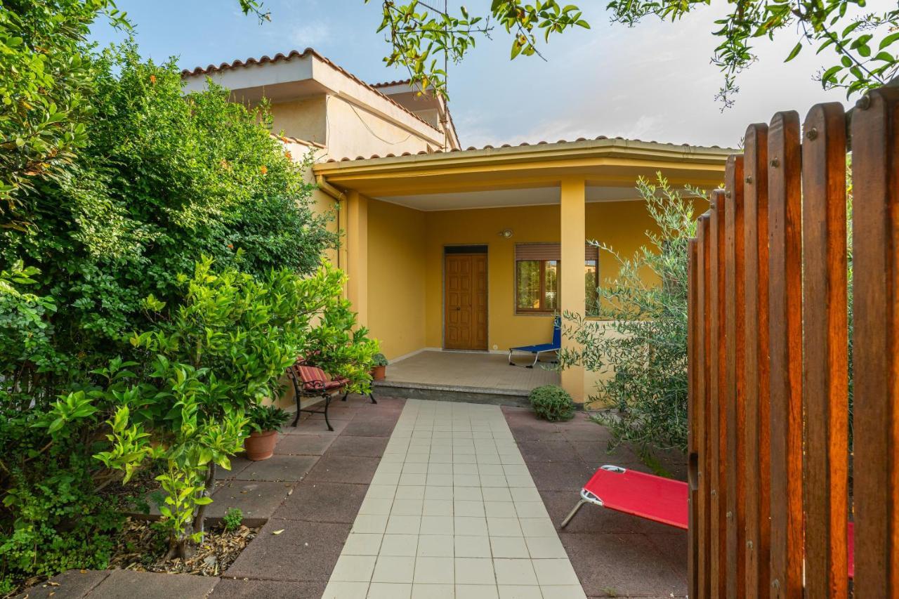 Casa Vacanze San Giovanni San Giovanni Suèrgiu Exteriör bild
