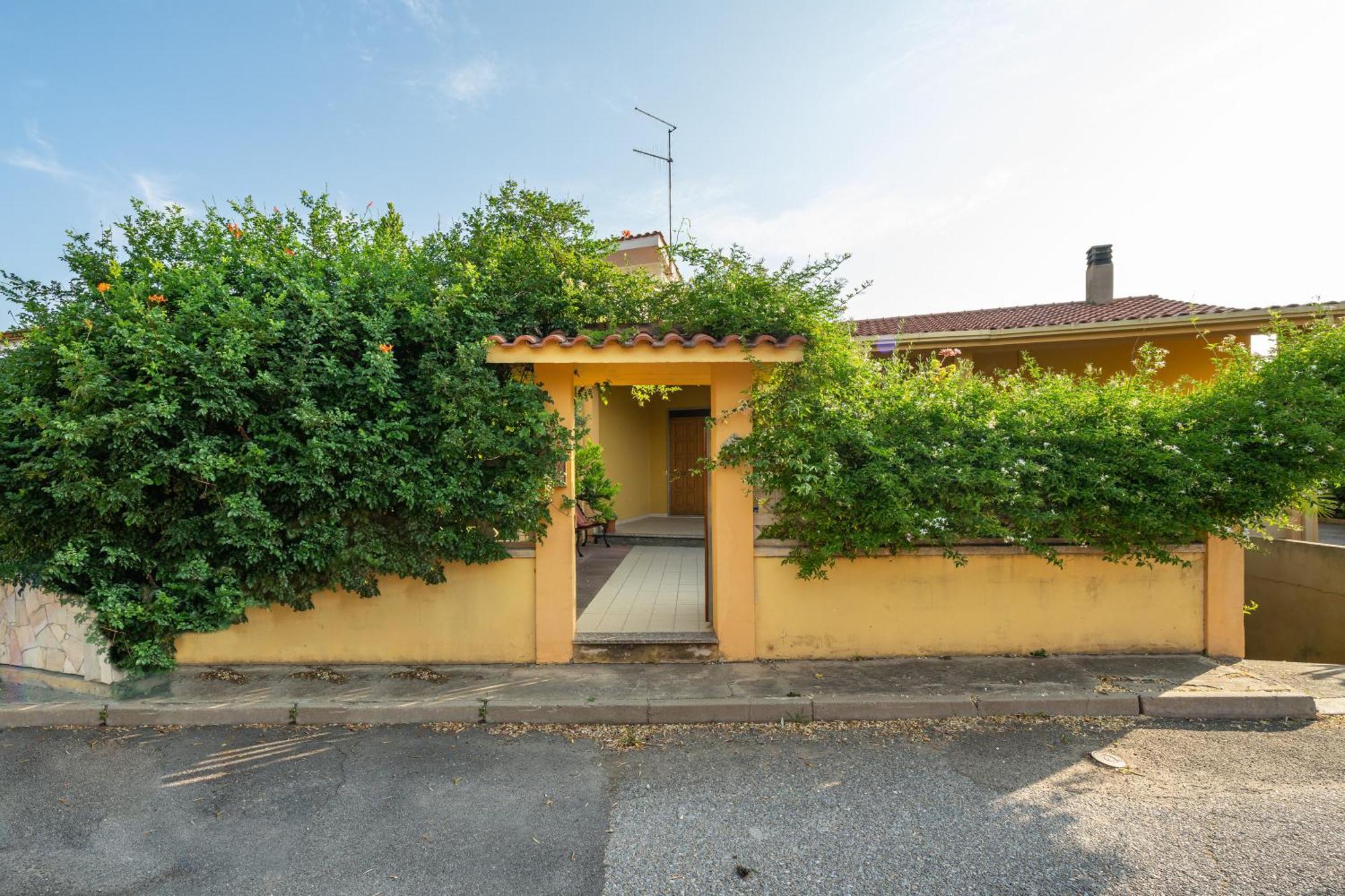 Casa Vacanze San Giovanni San Giovanni Suèrgiu Exteriör bild