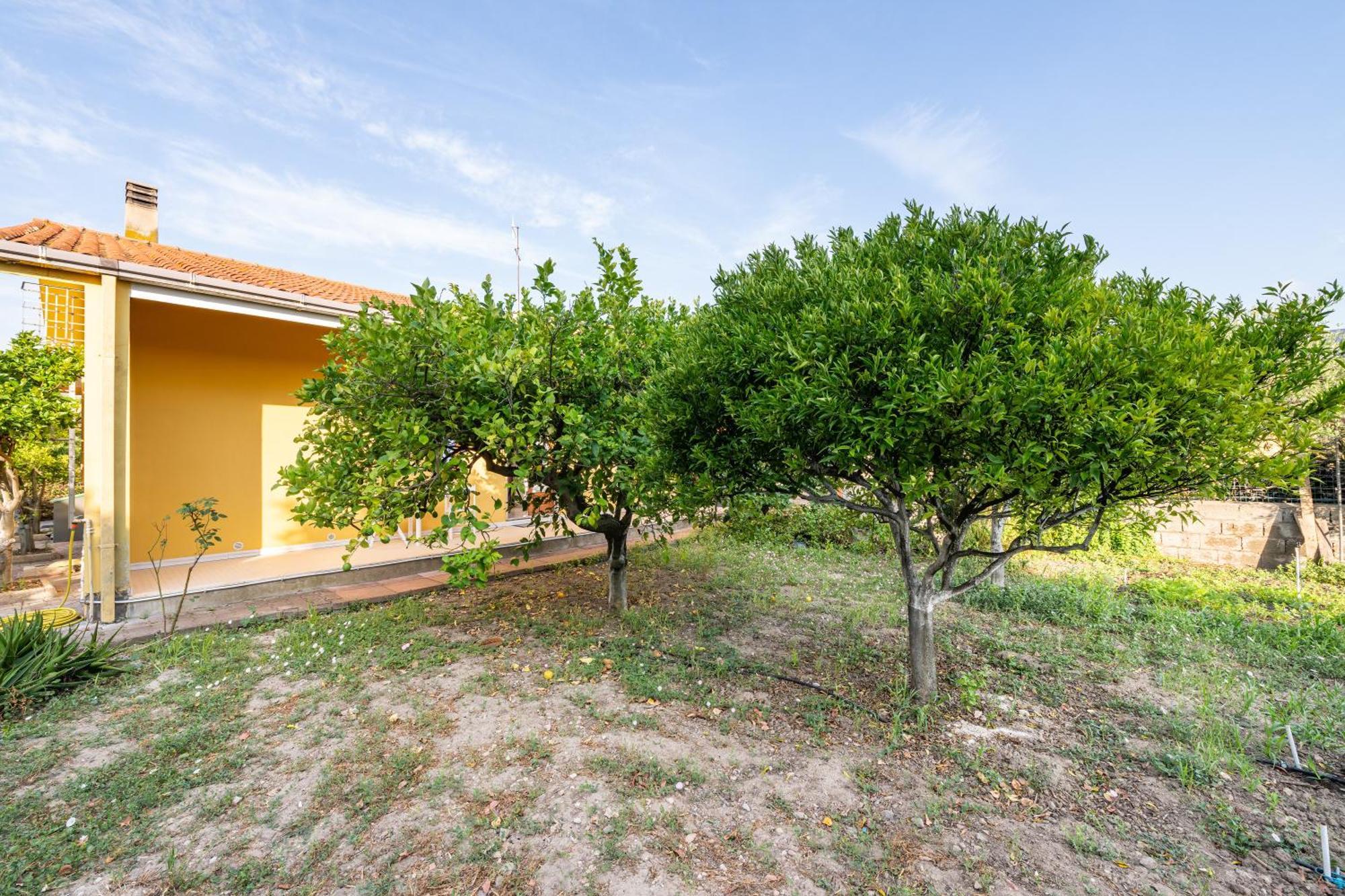 Casa Vacanze San Giovanni San Giovanni Suèrgiu Exteriör bild